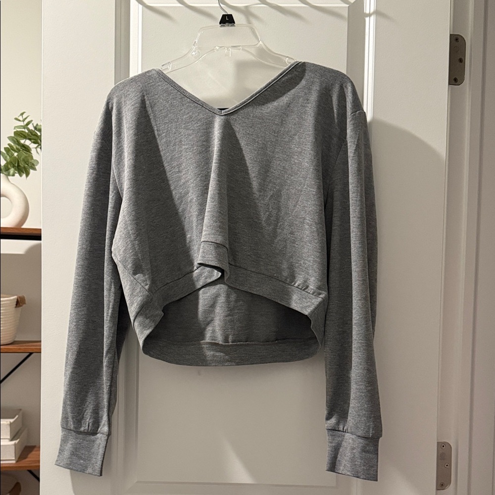 Elegant Gray Women's V-Neck Cropped Sweatshirt